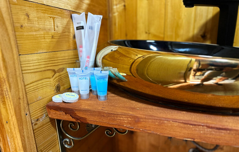 Bathroom of the hot tub cabin — Nika Hotel & Club