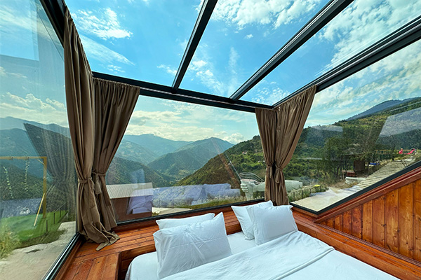 glass and bed in Nika